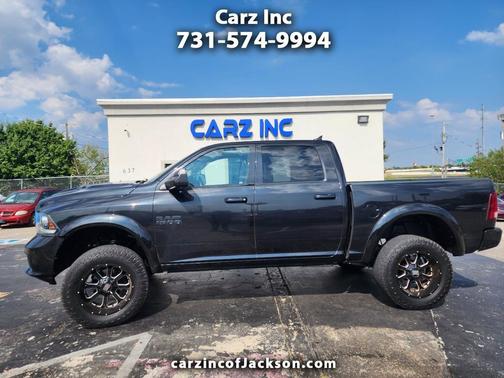 2017 RAM 1500 Night 4x4 Crew Cab 5'7'' Box