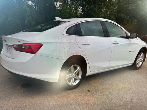 WHITE 2024 Chevrolet Malibu 4dr Sdn 1LT
