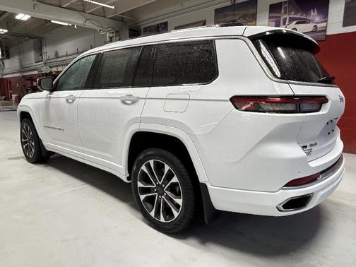 Bright White Clearcoat 2022 Jeep Grand Cherokee L Overland