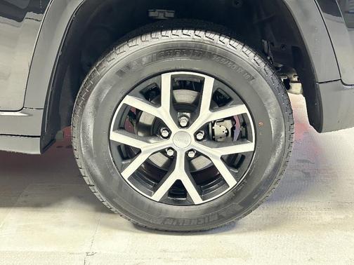 Diamond Black 2025 Jeep Grand Cherokee Limited