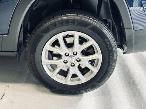 Patriot Blue Pearlcoat 2018 Jeep Cherokee Latitude Plus