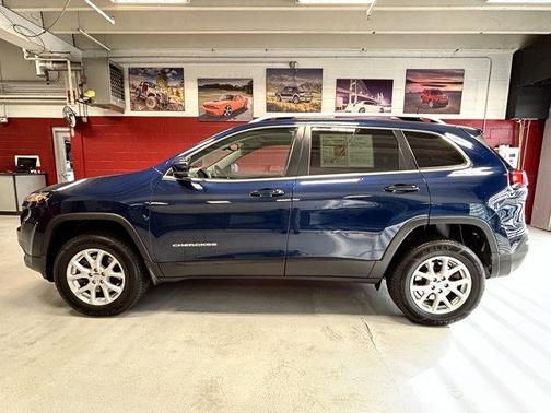 Patriot Blue Pearlcoat 2018 Jeep Cherokee Latitude Plus