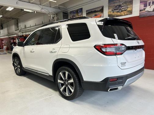 White Pearl 2025 Honda Pilot Touring