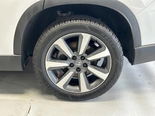 White Pearl 2025 Honda Pilot Touring