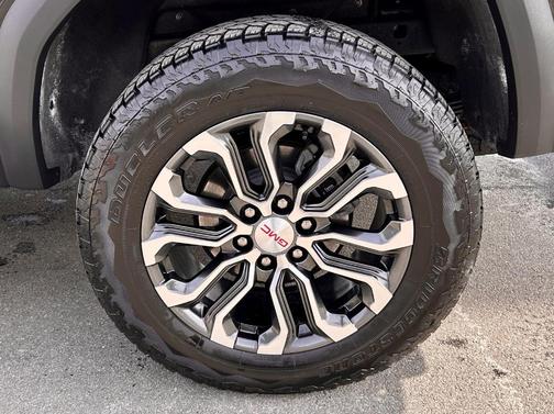 2024 GMC Canyon Denali