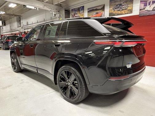 Diamond Black 2024 Jeep Wagoneer S Launch Edition