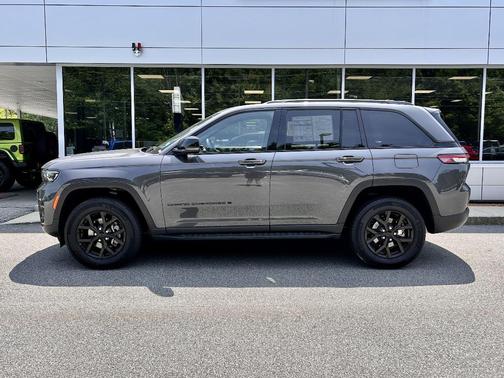 2024 Jeep Grand Cherokee Laredo