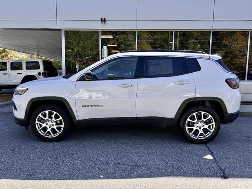 2022 Jeep Compass Latitude Lux