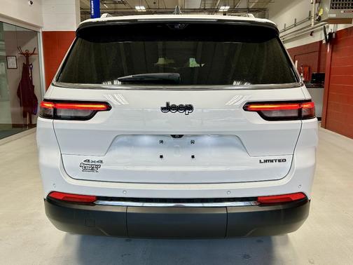 Bright White Clearcoat 2023 Jeep Grand Cherokee L Limited
