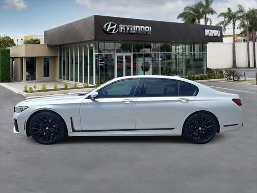 2022 BMW 740 i
