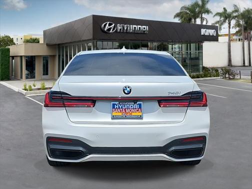 2022 BMW 740 i