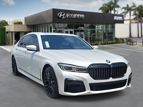 2022 BMW 740 i