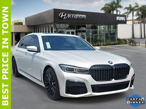 2022 BMW 740 i