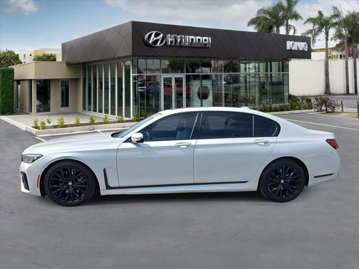2022 BMW 740 i