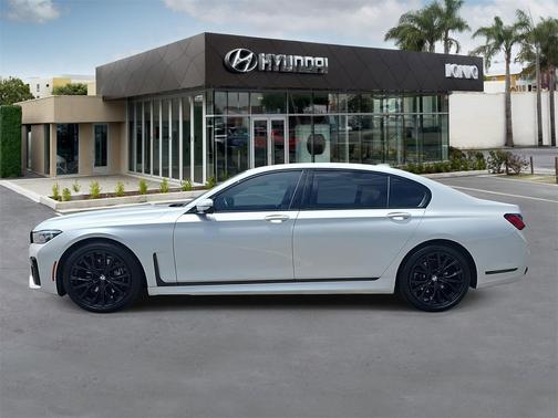 2022 BMW 740 i