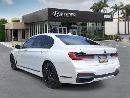 2022 BMW 740 i