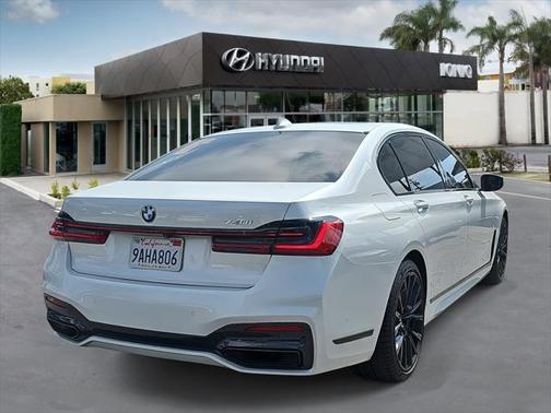 2022 BMW 740 i