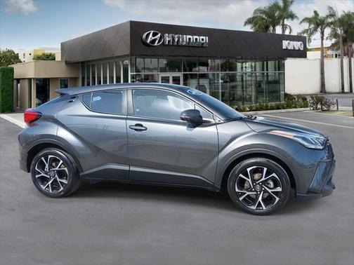 2022 Toyota C-HR XLE