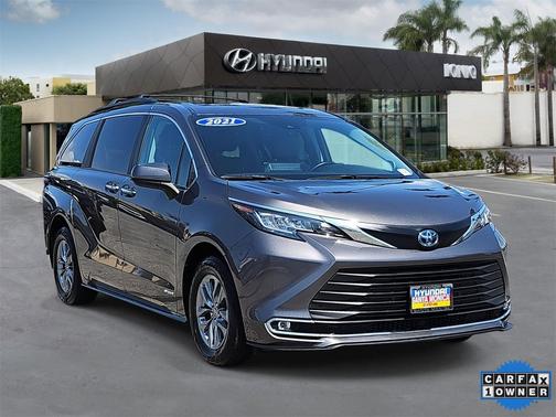 2021 Toyota Sienna XLE 8 Passenger