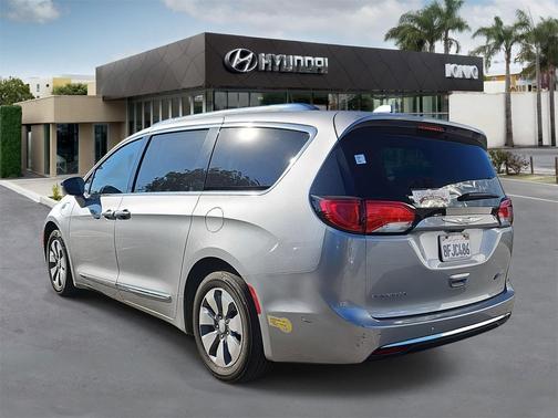 2018 Chrysler Pacifica Hybrid Limited