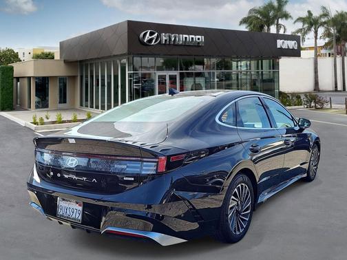 2025 Hyundai SONATA Hybrid Limited