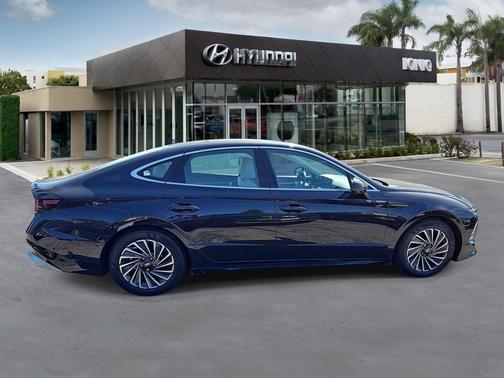 2025 Hyundai SONATA Hybrid Limited