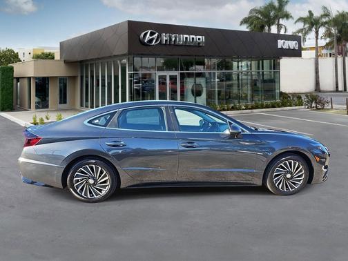 2020 Hyundai SONATA Hybrid SE