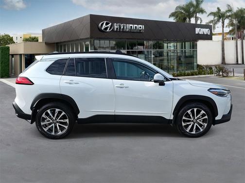 2024 Toyota Corolla Cross XLE