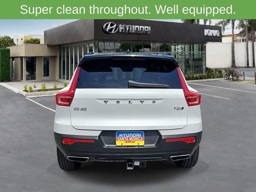 Crystal White Metallic 2019 Volvo XC40 T5 R-Design