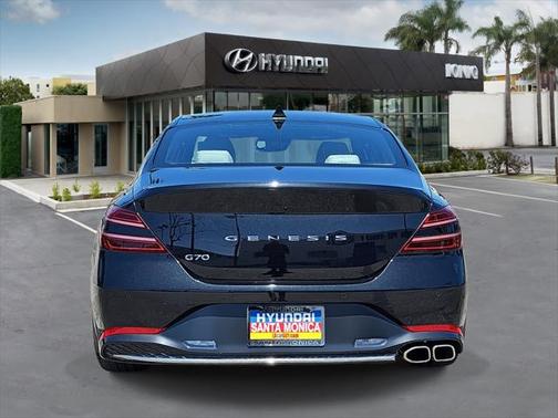 2022 Genesis G70 2.0T RWD