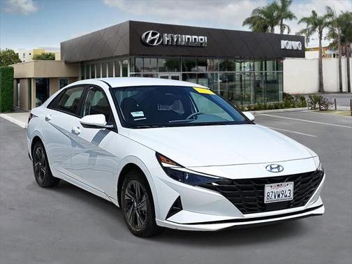 2022 Hyundai ELANTRA SEL