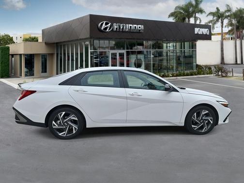 2025 Hyundai ELANTRA HEV SEL Sport