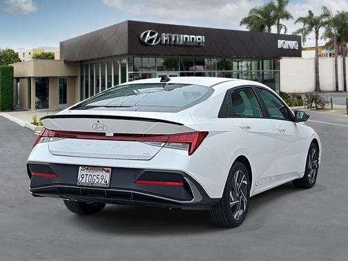 2025 Hyundai ELANTRA HEV SEL Sport