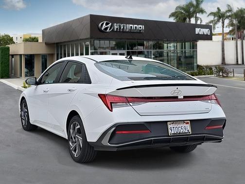 2025 Hyundai ELANTRA HEV SEL Sport