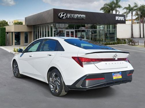 2025 Hyundai ELANTRA Sport