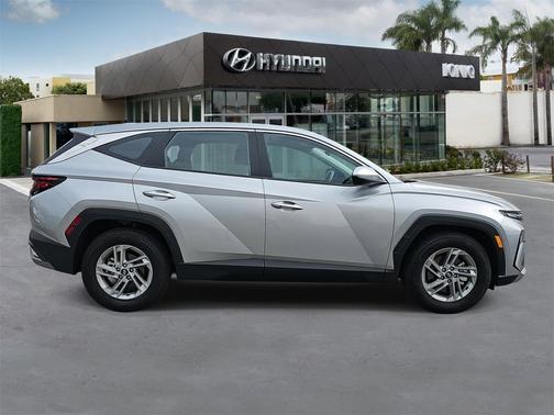 2025 Hyundai TUCSON SE