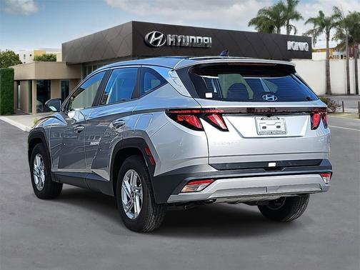2025 Hyundai TUCSON SE