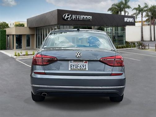 2018 Volkswagen Passat 2.0T SE