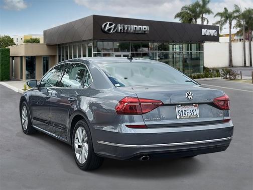 2018 Volkswagen Passat 2.0T SE