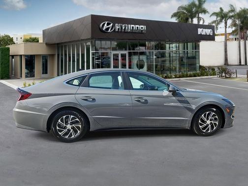 2023 Hyundai SONATA Hybrid Base