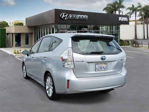 2013 Toyota Prius v Five