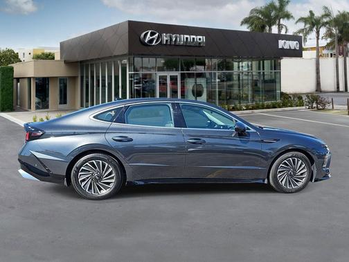 2025 Hyundai SONATA Hybrid Limited