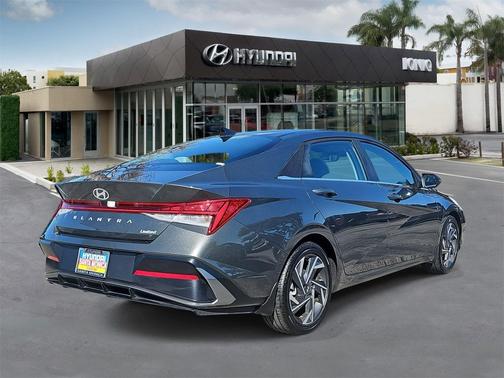2025 Hyundai ELANTRA Limited