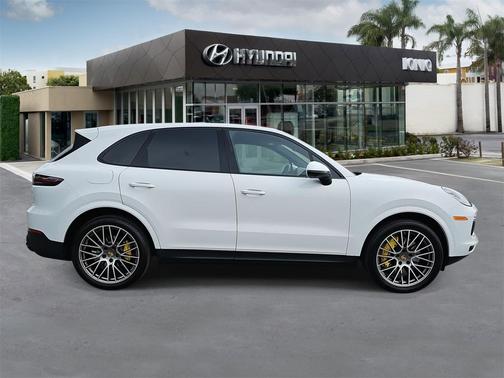 2022 Porsche Cayenne Platinum Edition