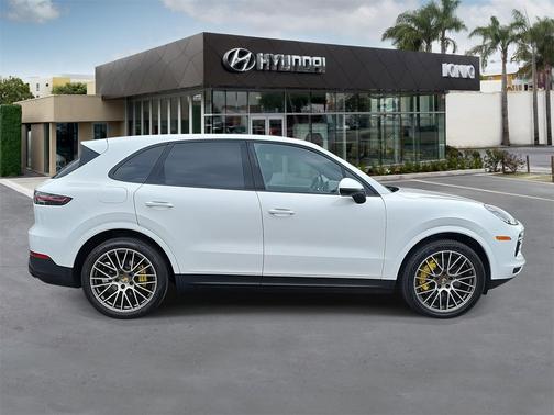 2022 Porsche Cayenne Cayenne
