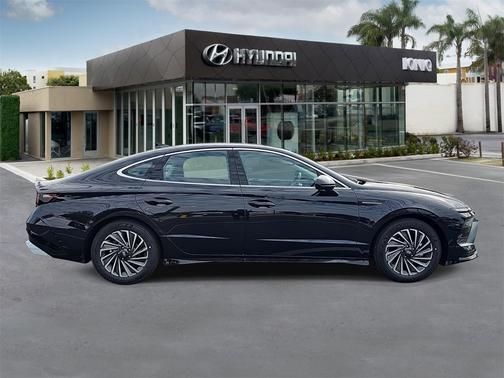 2025 Hyundai SONATA Hybrid SE