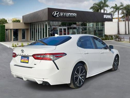 2019 Toyota Camry SE