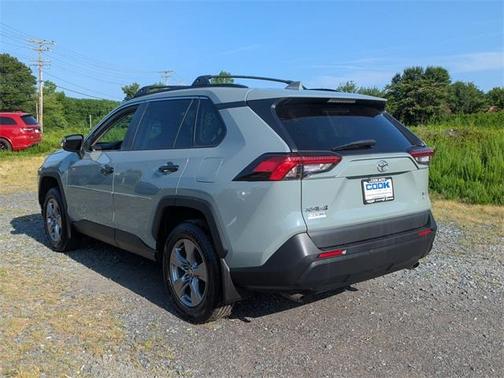 2022 Toyota RAV4 XLE