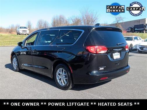 2022 Chrysler Voyager LX