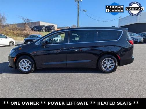 2022 Chrysler Voyager LX
